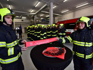 V Ostrově na Karlovarsku otevřeli novou stanici profesionálních hasičů