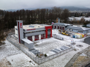 V Ostrově na Karlovarsku otevřeli novou stanici profesionálních hasičů