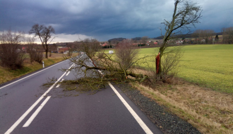 Ve středu bude foukat silný vítr, varovali meteorologové