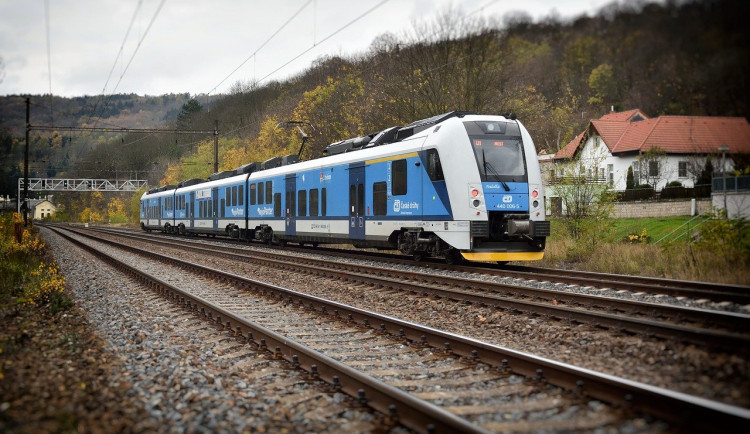Podle studie by měly za pár let vlaky dojet z Liberce do Prahy za 69 minut