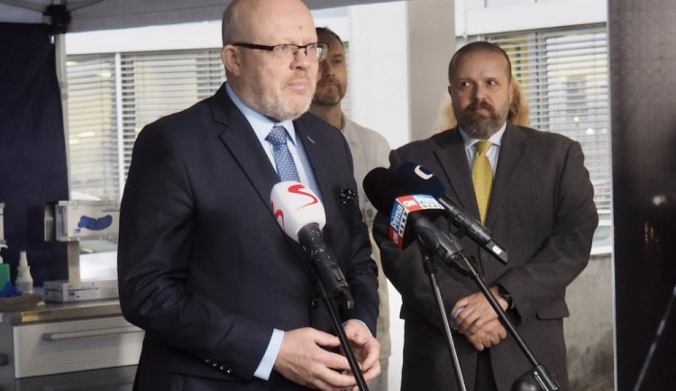 Do půl roku otevřeme komplexní onkologické centrum v Karlovarském kraji, řekl Válek