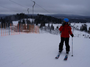 V Karlovarském kraji se o víkendu stále lyžovalo. Počasí přálo