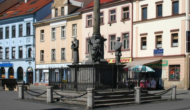 size4-16984086957881-239-sokolov-opravi-mariansky-sloup-na-starem-namesti-ktery-je-znacne-poskozeny