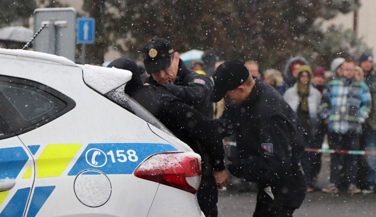 Karlovarský kraj dokončí opravu policejní školy, pak ji předá ministerstvu.