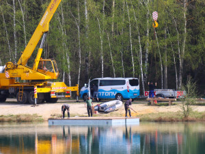 Uprostřed oblíbeného koupaliště je nový plovoucí ostrůvek