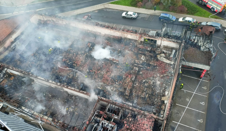 Za požár, který zničil supermarket v Chodově, žádá obžaloba podmínku