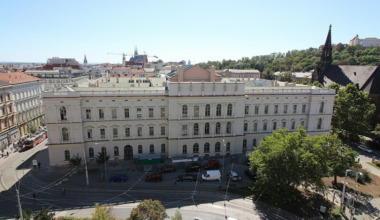 Ústavní soud v květnu oznámí, jestli zruší podmínku povinných operací nutných pro úřední změnu pohlaví