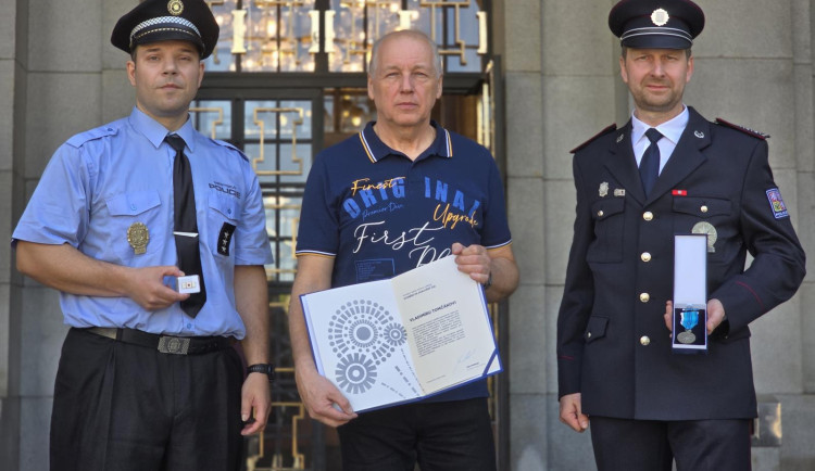 Hrdinové všedního dne. Trojice mužů zachránila tonoucího v ostravském bazénu