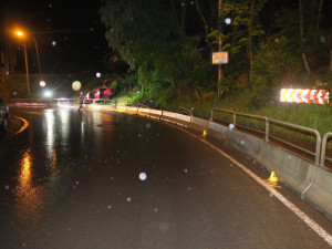 Po nárazu auta do betonových svodidel zahynul mladý spolujezdec. Vozidlo řídil jeho silně opilý kamarád