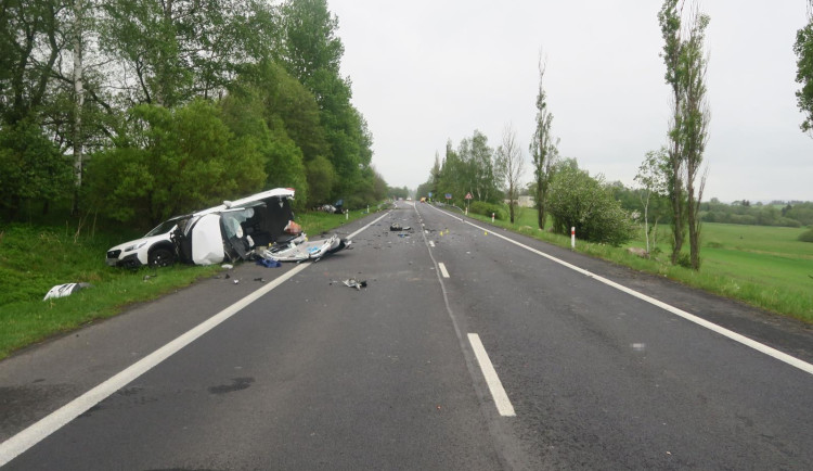 Tragickou nehodu u Andělské hory nepřežil jeden člověk