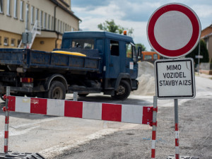 Na opravy silnic v Karlovarském kraji půjde letos přes tři miliardy korun