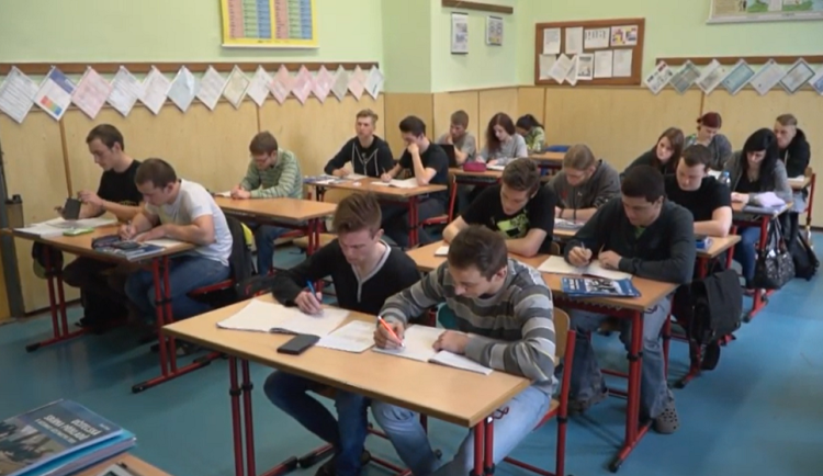 V Karlovarském kraji se na střední školu dostalo 92,8 procent žáků devátých tříd