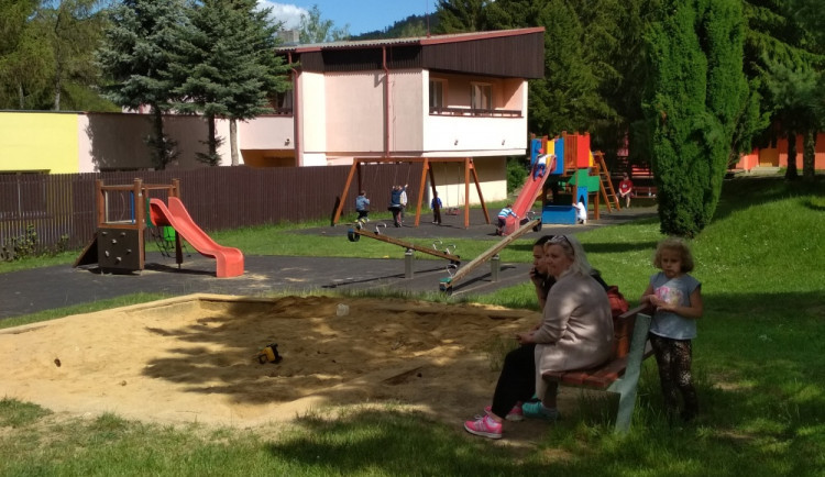 Dětské SOS vesničky slaví 55 let od založení. Za dobu svého fungování pomohly tisícovkám dětí a rodin v nouzi