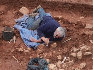 Karlovarské muzeum představilo nález komorového hrobu z doby halštatské