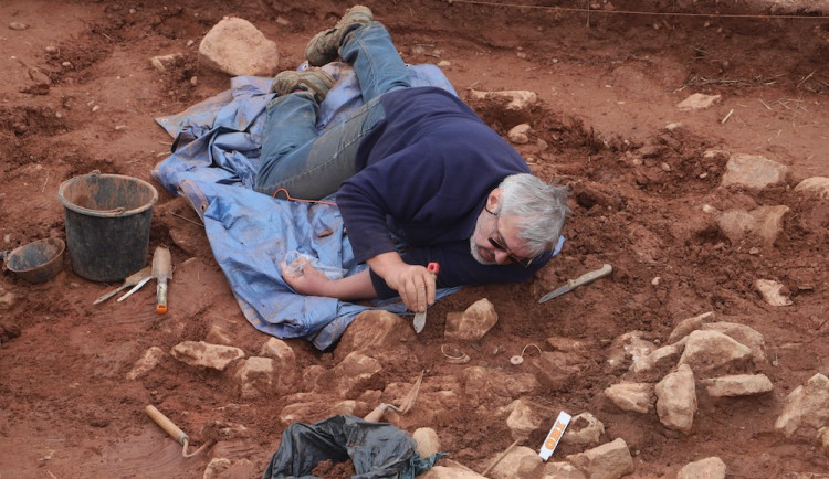 Karlovarské muzeum představilo nález komorového hrobu z doby halštatské