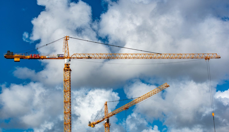 Ostrov upřednostní spíše developerské bytové projekty, menší záměry pozastaví