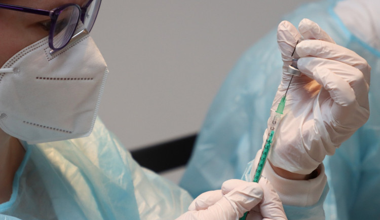 Kraj v Chebu zřídil provizorní očkovací centrum pro děti bez pediatra