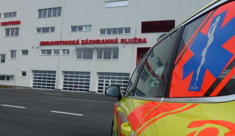 Dvě dívky utrpěly v Ostravě vážná zranění, vstoupily na přechod na červenou