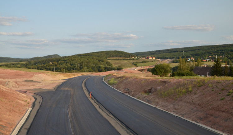 Karlovarský kraj spojí zakázku na obchvat Veselova se stavbou dálnice D6