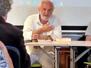 Na zámku v Bečově nad Teplou začala výstava osobních předmětů Adolfa Hitlera