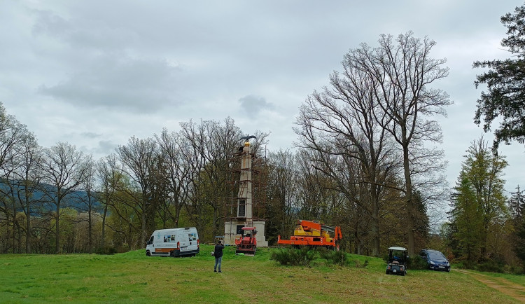 Zrestaurovanou monumentální sochu odhalili na zámku v Kynžvartu na Chebsku