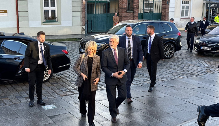 Prezident Petr Pavel na přelomu týdne navštíví Karlovarský kraj, čeká ho několik debat