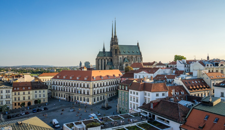 Brno čekají tropy. Odborníci varují před přehřátím a dehydratací