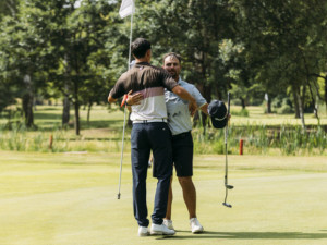 Golfresort Lázně Bohdaneč hostil jeden z nejprestižnějších turnajů v Česku. Doplnila ho show skupiny Queenie