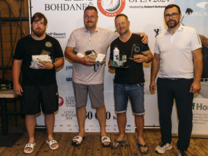 Golfresort Lázně Bohdaneč hostil jeden z nejprestižnějších turnajů v Česku. Doplnila ho show skupiny Queenie