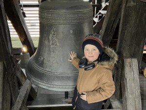 Nejmladší zvoník v Česku společně s tatínkem odhaluje ukrytá tajemství věží a zvoniček