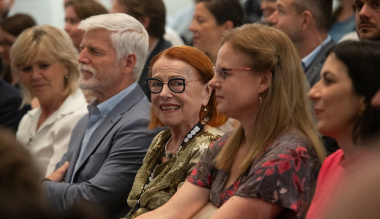 Iva Janžurová uvedla ve Varech dokument své Janžurka, projekci si nenechal ujít ani prezidentský pár