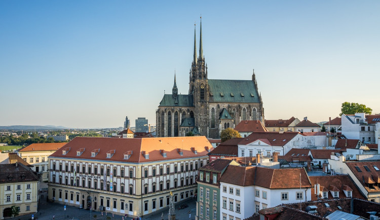 V týdnu naměříme až 36 stupňů. S tropickými teplotami mají přijít silné bouřky