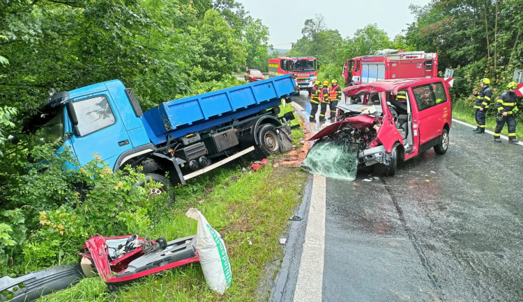 Vážná autonehoda obrátila život rodině šestí dětí naruby, nemají už téměř ani na nájem