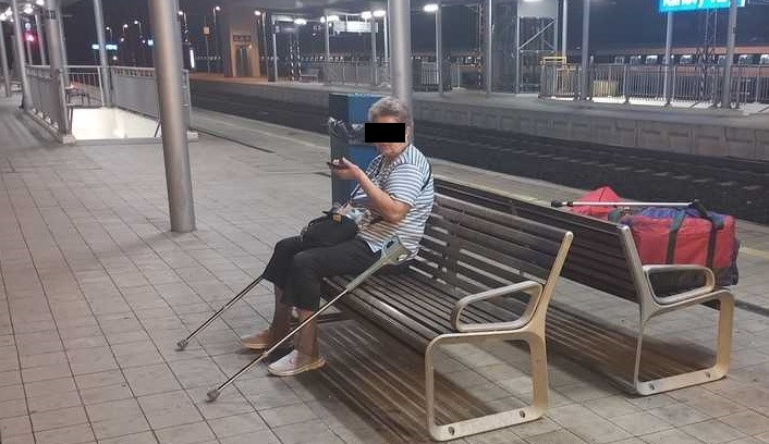 Zmatenou maďarskou seniorku našli strážníci na nádraží