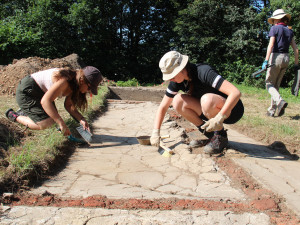 Pozůstatky ženského koncentračního tábora odkrývají archeologové na Sokolovsku