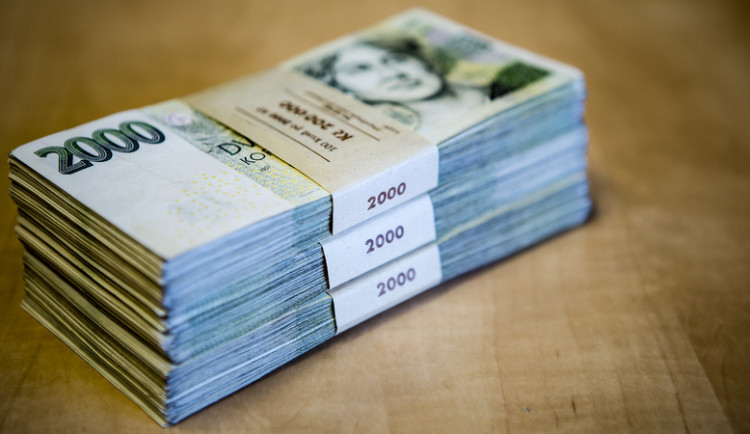 Důvěřivce zlákala výhodná investice. Místo pohádkového zbohatnutí ho podvodníci obrali o 700 000 korun