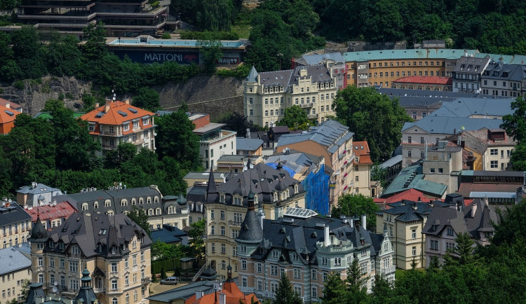 Karlovy Vary umístí výsuvné sloupky do Vřídelní ulice, omezí dopravu v lázeňské zóně