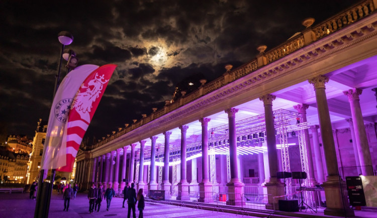 Karlovy Vary se letos vrátí k festivalu světel Vary září
