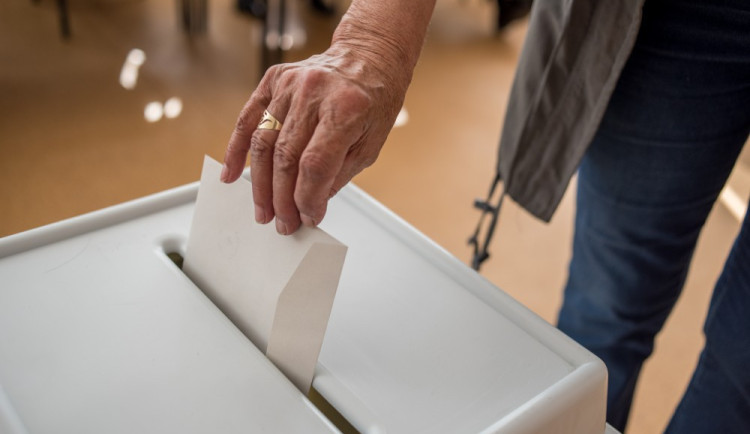 Krajský úřad zaregistroval 19 kandidátek pro krajské volby v Karlovarském kraji