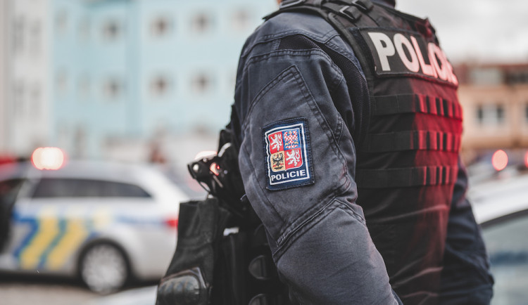 Policie kvůli podezření z manipulace s veřejnými zakázkami zasahovala i na karlovarském magistrátu