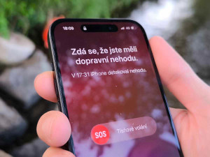 Vodáci se na Ohři převrátili, pak odpluli. Telefon jednoho z nich na místo zavolal hasiče