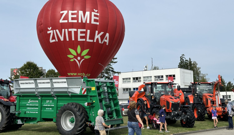 Začala Země živitelka. Navštívil ji premiér Fiala, přijede i prezident Pavel