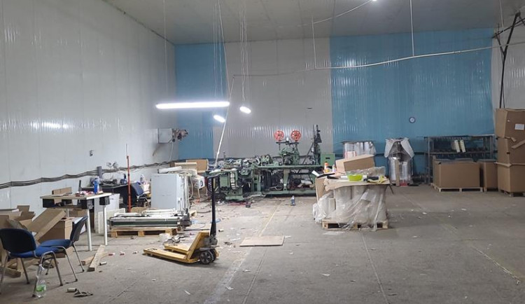 Celníci v Karlovarském kraji odhalili gang výrobců cigaret