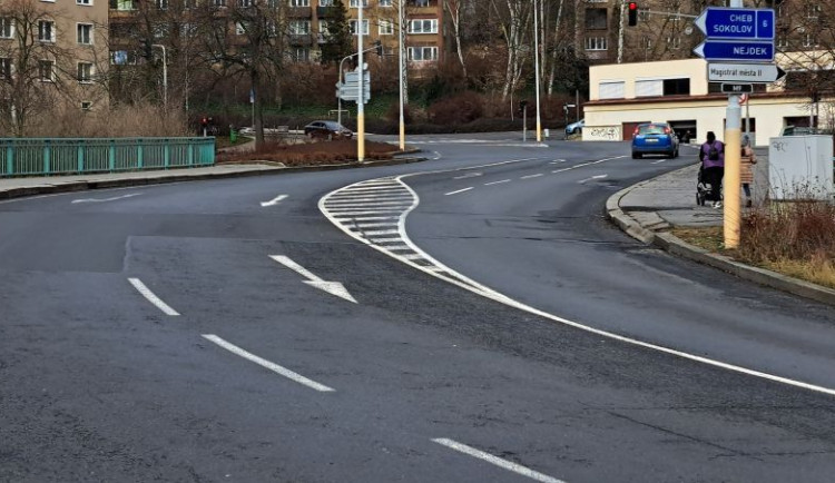 Na Chebském mostě v Karlových Varech skončí do začátku školního roku opravy