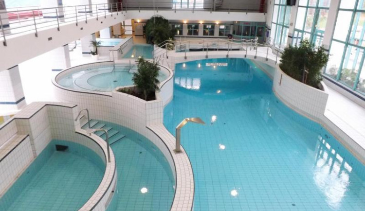 Hradecké aquacentrum zavřelo dneska na pár týdnů své brány