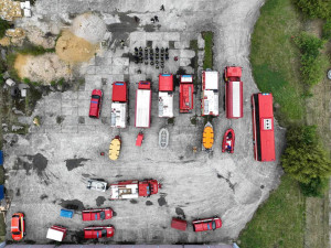 Hasiči v Karlovarském kraji likvidují následky větru, pomohou i na Moravě