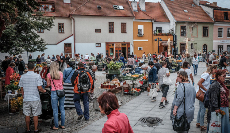 KULTURNÍ TIPY: Na náměstí bude Koncert Solidarity, u Modrého mostu se koná sousedská slavnost