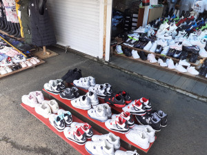 Během dvou měsíců zabavili celníci zboží za miliony, šlo o padělky elektronických cigaret i plyšáků