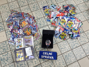 Během dvou měsíců zabavili celníci zboží za miliony, šlo o padělky elektronických cigaret i plyšáků