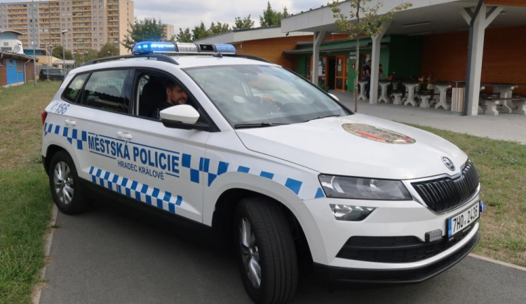 Krádeže i poskytnutí první pomoci. Městská policie v Chebu minulý týden řešila více než 300 událostí